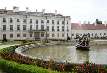 Látványos felújítás után adták át Magyarország egyik legszebb kastélyának nyugati szárnyát