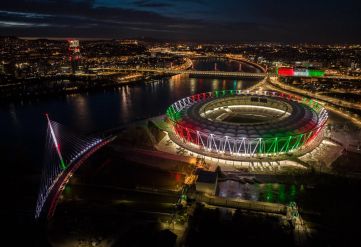 Nemzeti színekbe öltözött az Atlétikai Központ