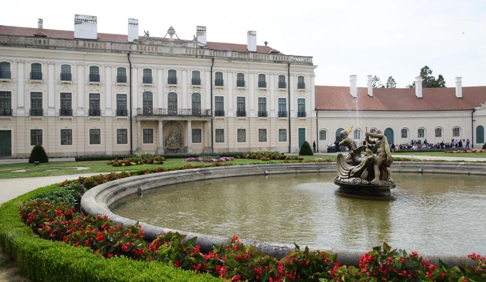 Látványos felújítás után adták át Magyarország egyik legszebb kastélyának nyugati szárnyát