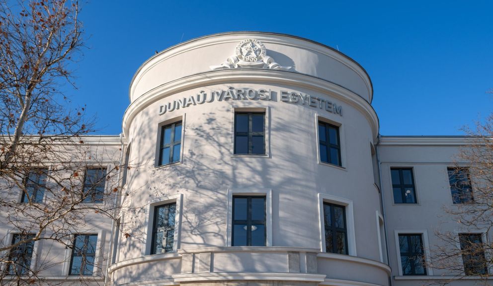 Kívül-belül megújult a Dunaújvárosi Egyetem hatalmas szocreál főépülete